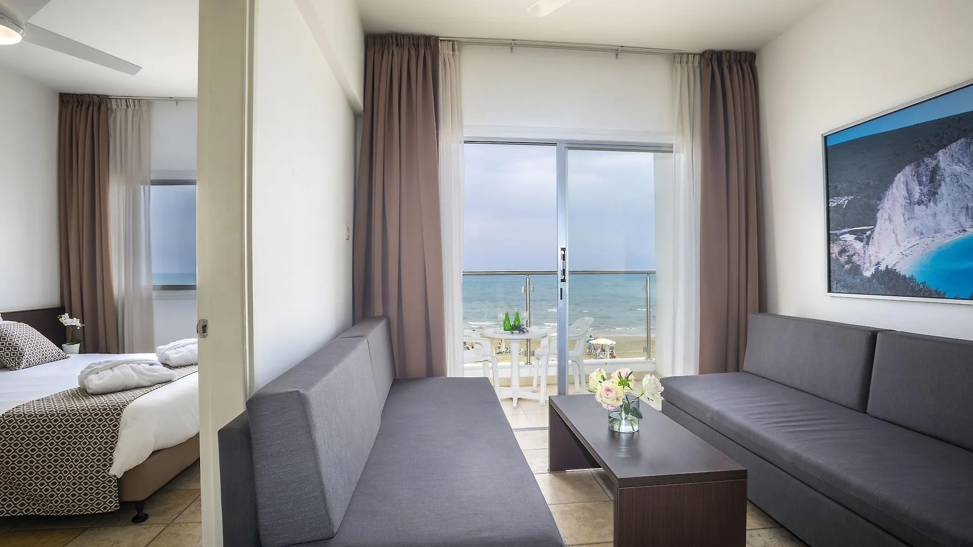 לרנקה Costantiana Beach Hotel Apartments מלון דירות