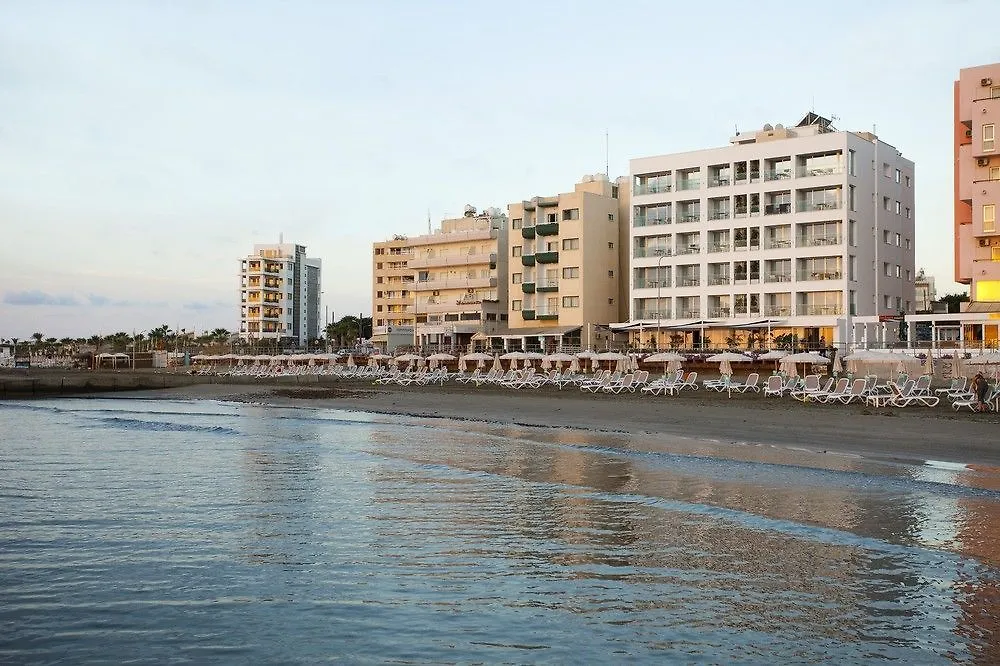 מלון דירות לרנקה Costantiana Beach Hotel Apartments