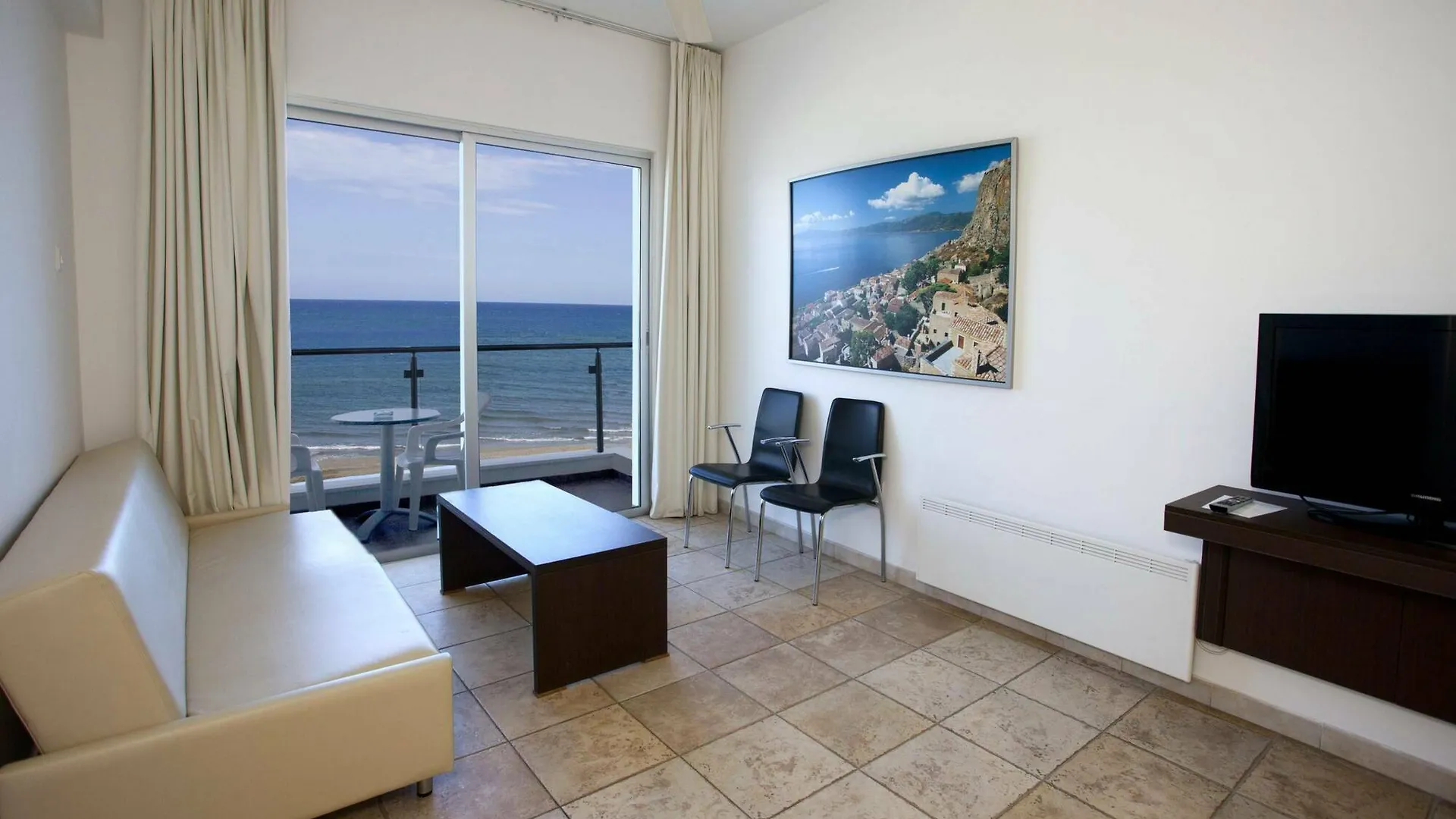 מלון דירות לרנקה Costantiana Beach Hotel Apartments